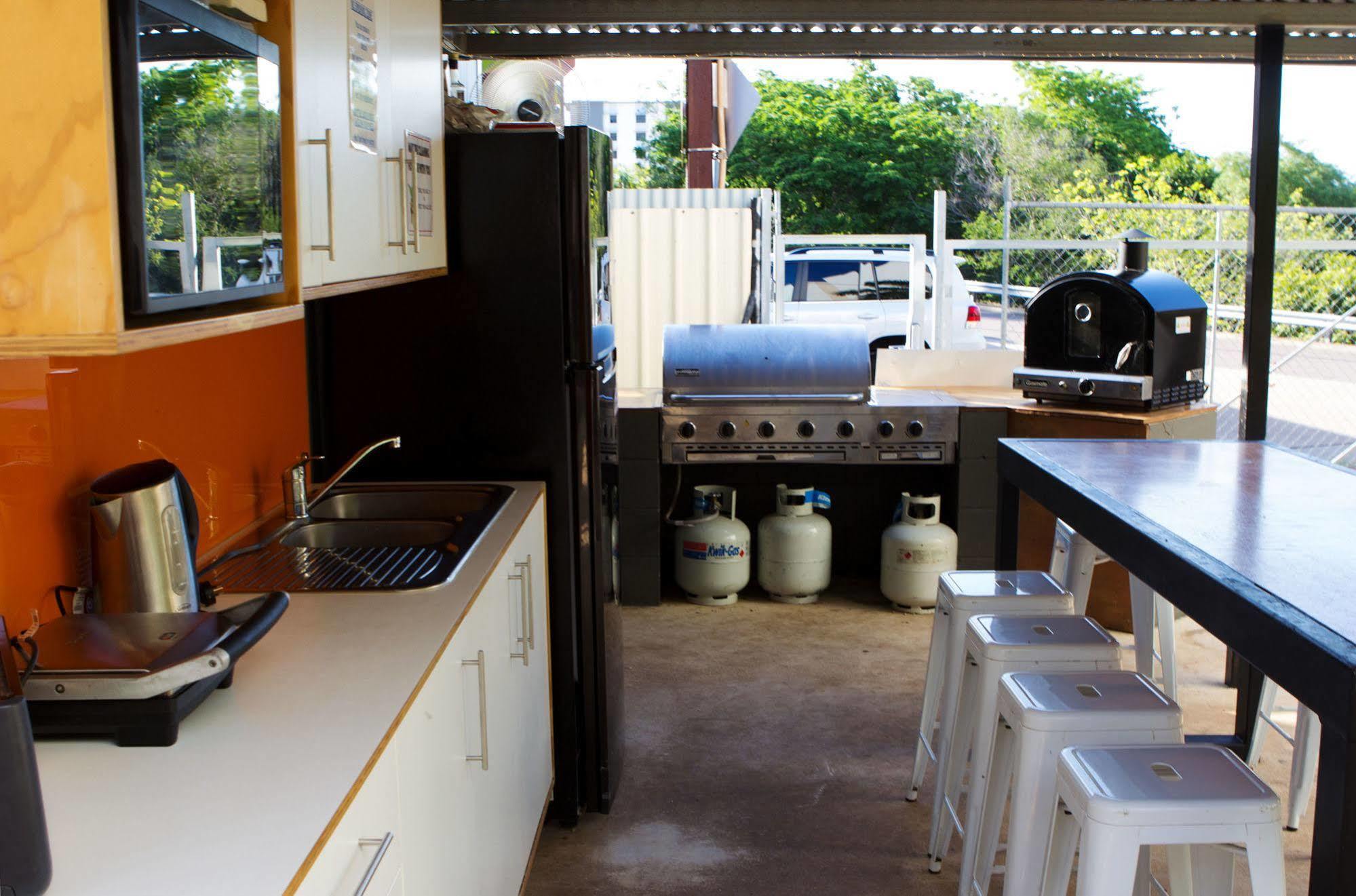 Down Under Hostels Darwin Exterior photo